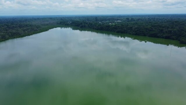 Laguna amazonia 