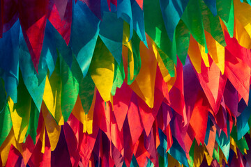 decoração junina - bandeiras coloridas decorativas de festa de São João no brasil