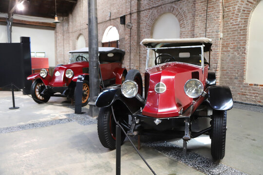 Museum of Industry, C&oacute;rdoba, Argentina. Classic cars. Automobiles. Old cars. Renault NN1. NN. Red car.