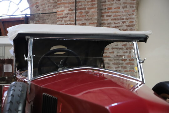 Museum of Industry, C&oacute;rdoba, Argentina. Classic cars. Automobiles. Old cars. Renault NN1. NN. Red car.