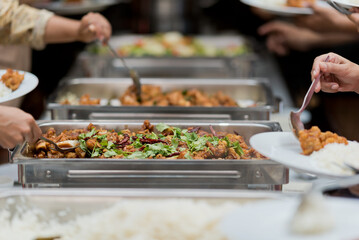 scooping the food, catering, dinner time
