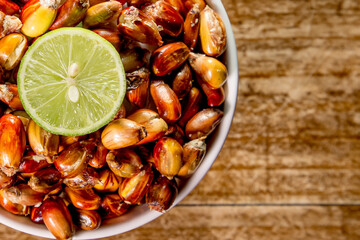 MAIZ PERUANO TOSTADO, CANCHITA PERUANA, EN DIFERENTES TOMAS, ESTE MAIZ VA MUY BIEN CON EL CEVICHE.