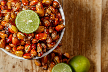 MAIZ PERUANO TOSTADO, CANCHITA PERUANA, EN DIFERENTES TOMAS, ESTE MAIZ VA MUY BIEN CON EL CEVICHE.