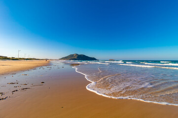 ondas brancas no mar de  Florianópolis, Praia do Santinho, praia tropical, Santa Catarina, Brasil, florianopolis