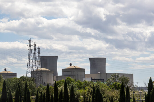 vue de la centrale nucléaire EDF à Saint -Paul -Trois- château en France 
