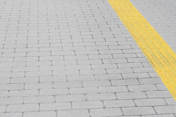 歩道の黄色のライン