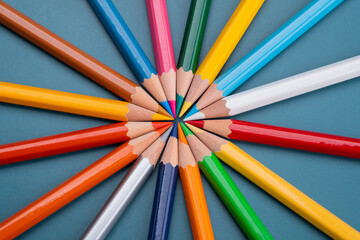 Naklejka premium Colored pencils background, back to school concept 