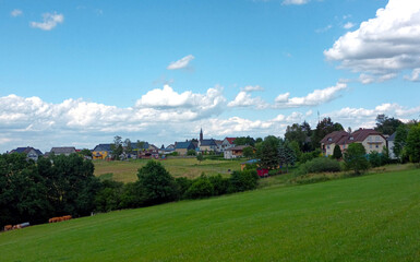 Fototapeta na wymiar Landszene in der Eifel im Sommer: Der kleine Ort Krinkhof in der Nähe von Bad Bertrich.