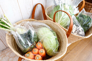 バスケットいっぱいの新鮮野菜