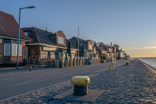 Germany, Schleswig-Holstein, Kiel,Row of beachside houses at dawn