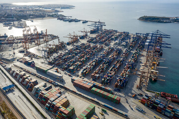 operation of cranes in the container terminal of the seaport