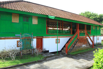 "Bale Terang", a two-story Balinese architectural house with an entrance staircase at the front.