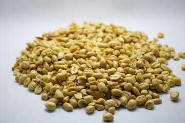 Fototapeta premium Delicious peanuts isolated white background.