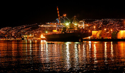 Fototapeta na wymiar Puerto de Valparaiso