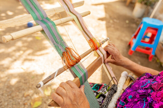 Tinta Maya Artisans weaving, Guatemala