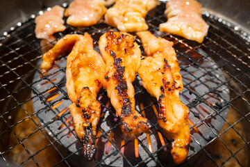 ロースターで焼くジューシーな鶏肉【せせり】