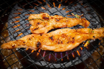 ロースターで焼くジューシーな鶏肉【せせり】