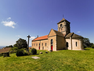 Fototapeta na wymiar Léglise Notre-Dame-de-l’Assomption butte de Suin, Charolais, Saône-et-Loire, Bourgogne-Franche-Comté, France