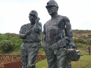 Escultura homenaje a los mineros