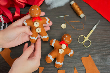 Christmas toy gingerbread man is ready. Step-by-step manufacturing instructions. Step 9