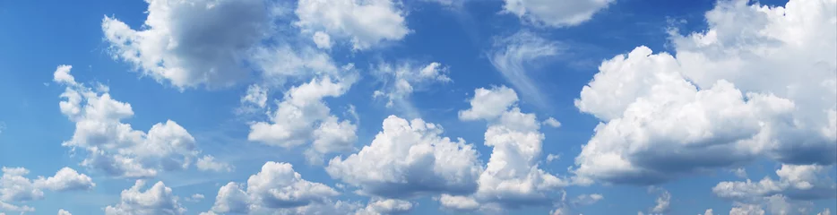 Poster Blauwe lucht met kleine wolken - panorama © PX Media