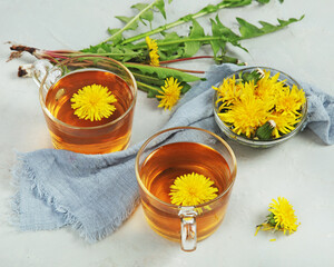 Obraz na płótnie Canvas Delicious healthy tea made of dandelion flowers.