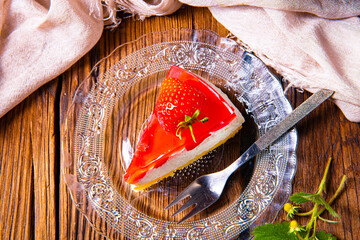 Creamy cheesecake with strawberries