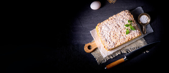 Cheesecake from the tin with crumble
