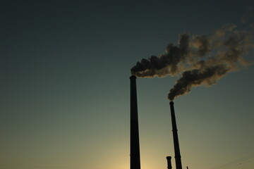 SDGs 地球環境！エントツの煙と色ずく空と工場