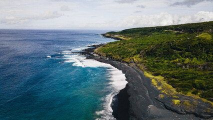 伊豆大島の砂の浜、黒砂浜