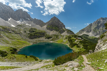 Blick auf Drachensee und Coburger Hütte