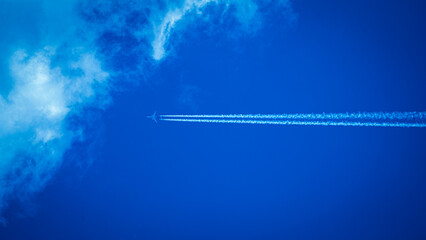 飛行機　空　雲
