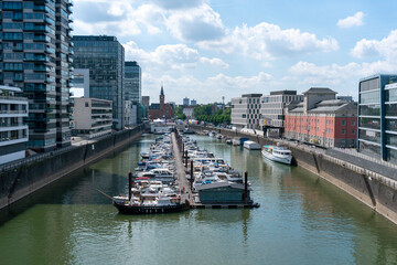 Obraz premium Rhine harbor in cologne with crane houses at night. Rheinauhafen