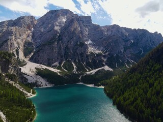 Fototapeta na wymiar bautiful lago di braies