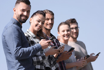 Obraz premium group of young people with modern smartphones.