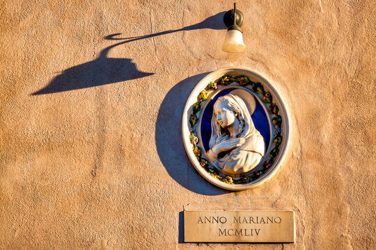 Virgin Mary aedicula