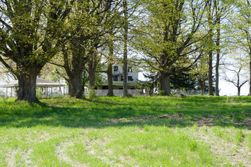 Obraz premium KEWADIN, MICHIGAN, UNITED STATES - MAY 16, 2018: Abandoned property of a summer camp at Maplehurst Lake in North Michigan
