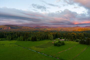 Fototapeta na wymiar Cascade Mountains in Washington State at sunset 