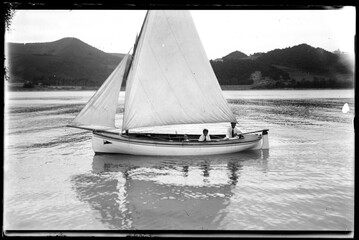 Viejo velero navegando en Zumaia. Basque Country