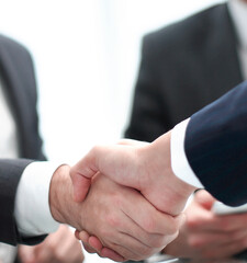 Obraz premium Close-up image of a firm handshake