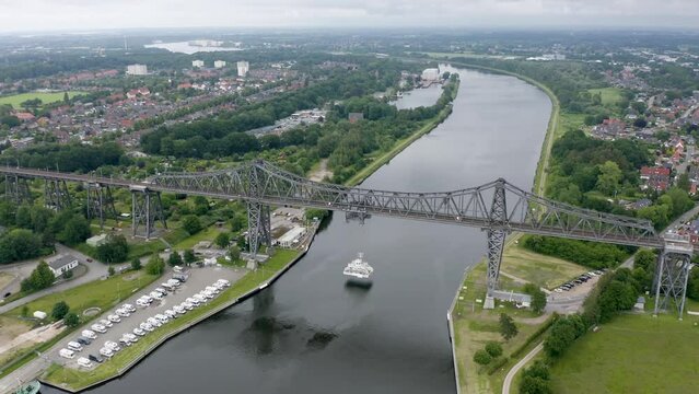 Schwebef&auml;hre transporter bridge over Kiel Canal at Rendsburg High Bridge (Rendsburger Hochbr&uuml;cke)