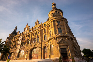 Fototapeta na wymiar beautiful old building in city