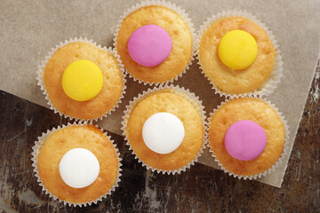 Cakes with lemon flavors