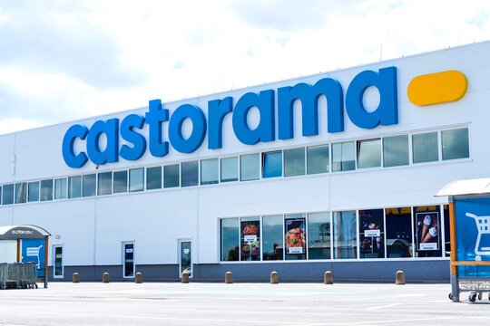 Castorama brand logo on store