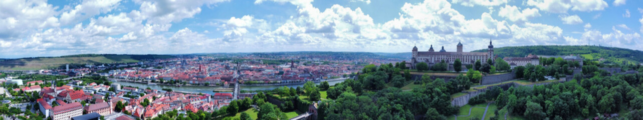 Fototapeta na wymiar Würzburg, Deutschland: Luftpanorama