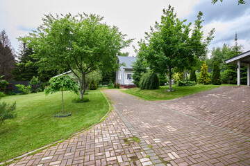 Shooting a country house and the surrounding area