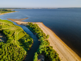 Obraz premium Panorama a clean sandy beach of the beautiful ocean coast landscape from a top height