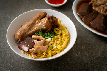 Egg noodles served dry with braised duck