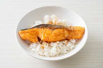 Grilled Salmon with Soy Sauce Rice Bowl