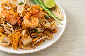 Pad Thai Seafood - Stir fried noodles with shrimps, squid or octopus and tofu